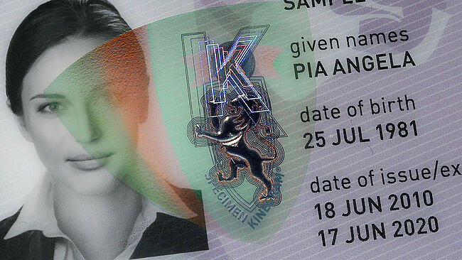 Design detail highlighting the red-green flip effect (RICS) for easy ID verification Close-up of embedded KINEGRAM showing a red-green flip effect for easy ID verification