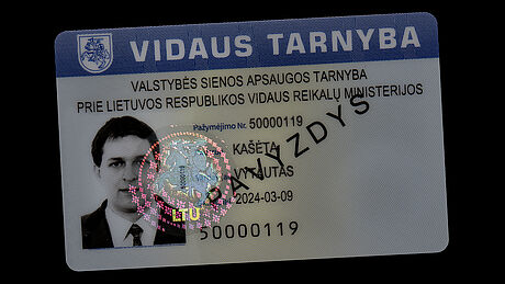 Lithuania Internal Service Officer ID protected with a KINEGRAM Lithuania Internal Service Officer ID protected with a KINEGRAM