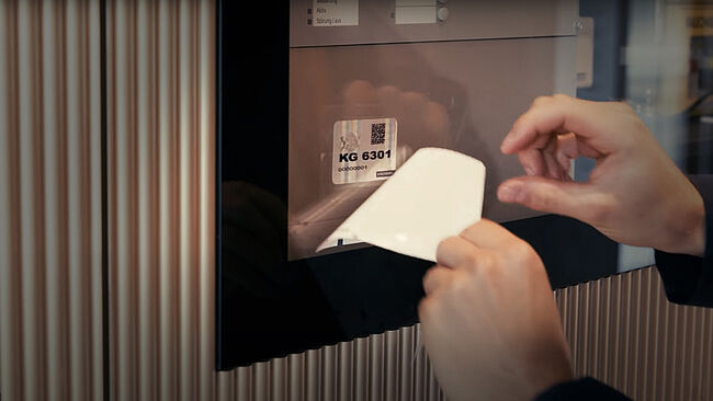 KINEGRAM label for building safety Image of KINEGRAM label applied onto a glass facade to demonstrate building safety