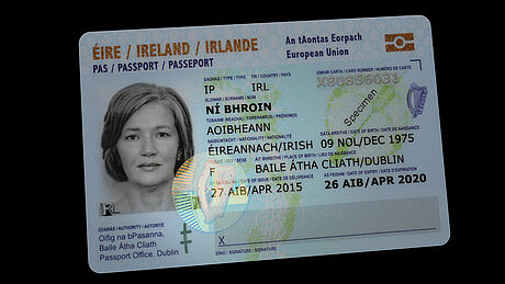 Ireland Passport Card protected with a KINEGRAM Ireland Passport Card protected with a KINEGRAM