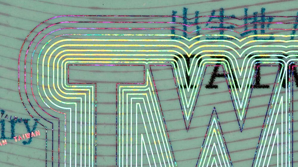 KINEGRAM ZERO.ZERO fineline pump effect on the Taiwan passport. Metallized lines matche the diffractive lines without any tolerance issues. KINEGRAM ZERO.ZERO fineline pump effect on the Taiwan passport. Metallized lines matche the diffractive lines without any tolerance issues.