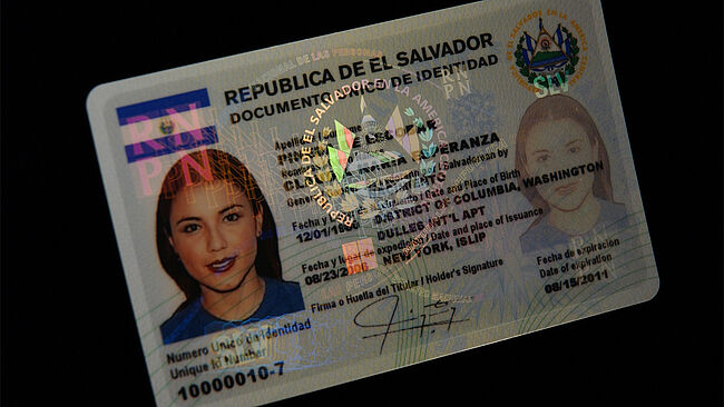 El Salvador ID card with a transparent KINEGRAM overlay Image of El Salvador ID card with a transparent KINEGRAM overlay