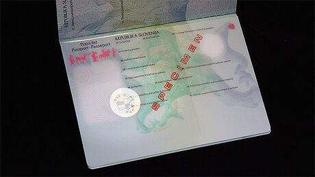 Slovenia Passport protected wth a KINEGRAM Slovenia Passport protected wth a KINEGRAM