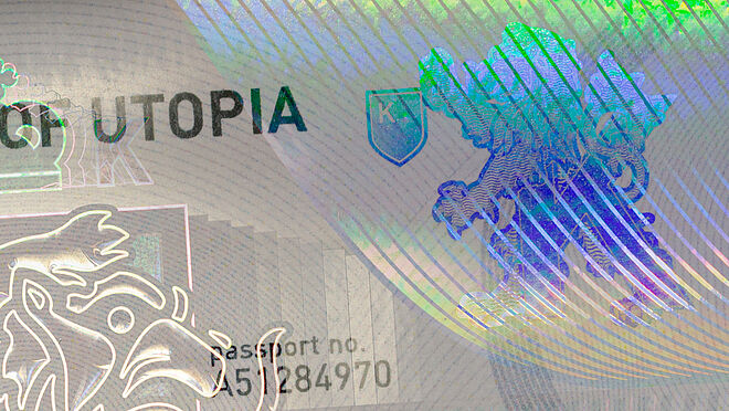 High Definition Metallization on a KINEGRAM sample overlay with uniquely thin lines and design possibilities Close-Up of a KINEGRAM security elemen on a sample card with High Definition Metallization HDM, in a lion crest shape
